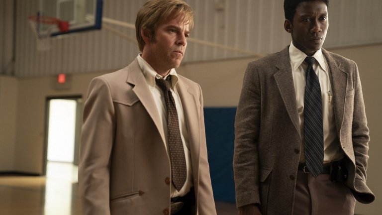 4. True Detective не беше достатъчно "истински" за номинация
Третият сезон на сериала може и да не беше на нивото на първия, но със сигурност беше сериозно подобрение в сравнение със злощастния втори. Въпреки това шоуто не получи номинация в категорията за лимитиран сериал, а Стивън Дорф също беше пренебрегнат. Поне Махершала Али беше номиниран.