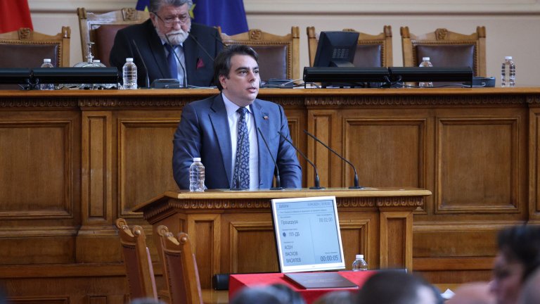 Нова идея - всеки депутат да е шеф на парламента за по един ден. Т.е. да се редуваме, вместо да се ревнуваме. Поне до след местните избори, после ще видим.