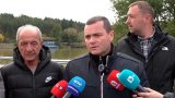 Изпуска се вода от езерото, което застраши жителите на селото