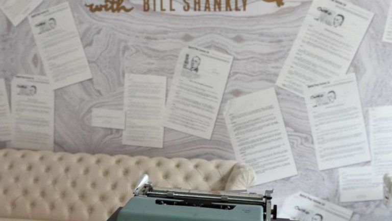 Записки и отчети пред ръководството на Ливърпул, писани от неговата лична пишеща машина - това предлага друга от конферентните зали в хотела, който си е реално и музей.