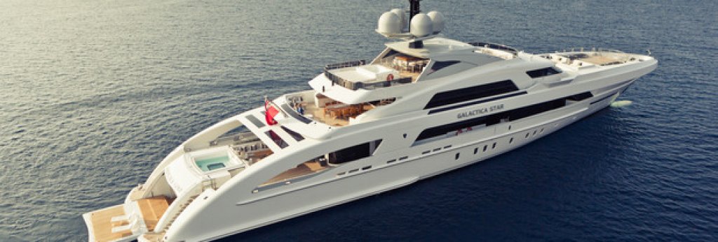 Най-скъпата яхта в света е собственост на Алуко. На нея са се возили и Бионсе и Джей Зи.