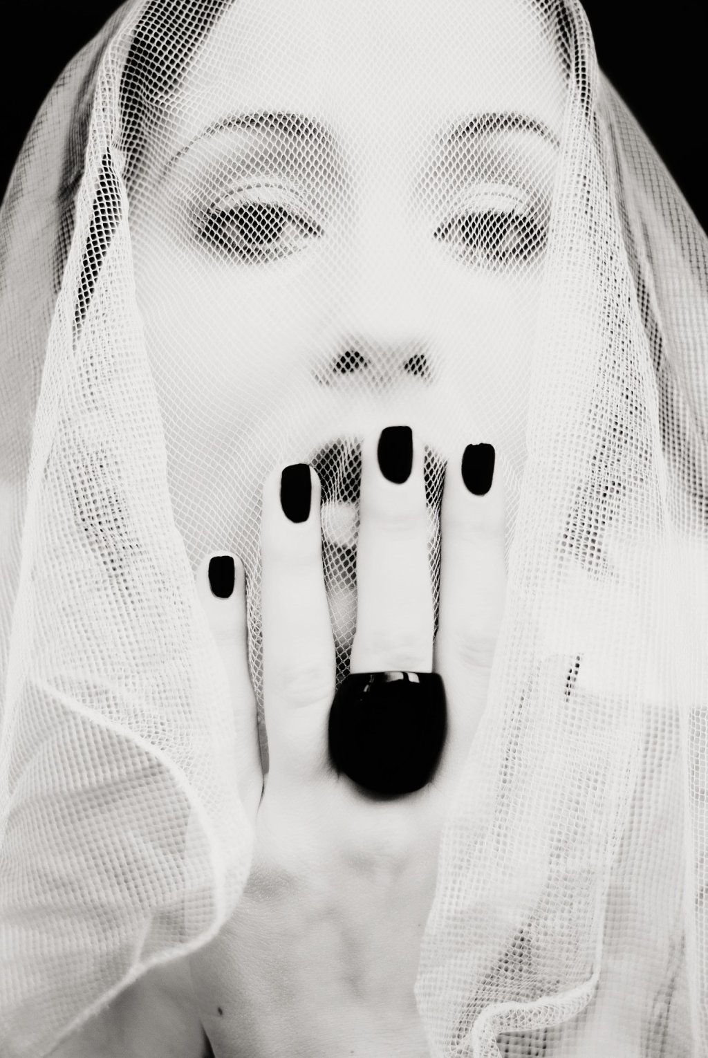 woman-1887111_1920