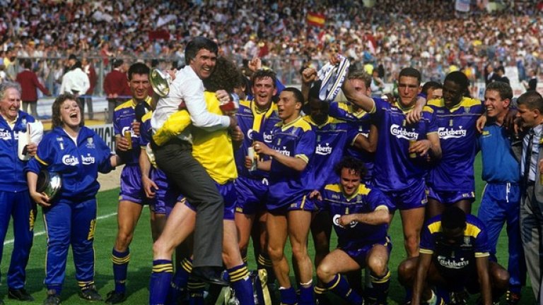 Уимбълдън с ФА къп след победата над Ливърпул през 1988 г.