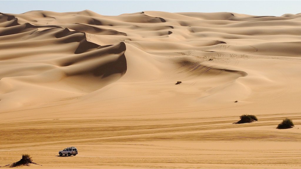 Deserto_libico_-_Driving_-_panoramio