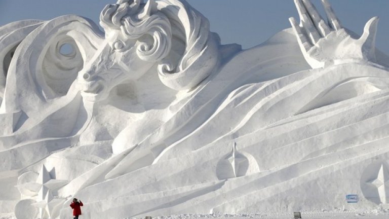Стотиците скулптури от сняг са посещавани от милиони хора по време на фестивала