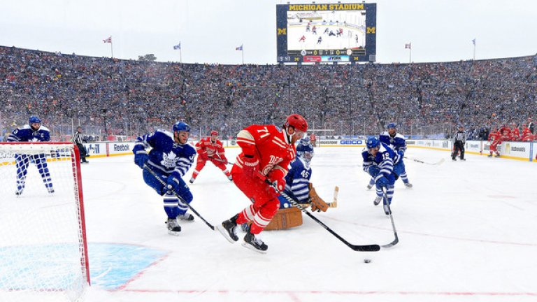 Зимната класика през 2014-а събра над 105 хиляди в Мичиган за мача на Торонто и Детройт.