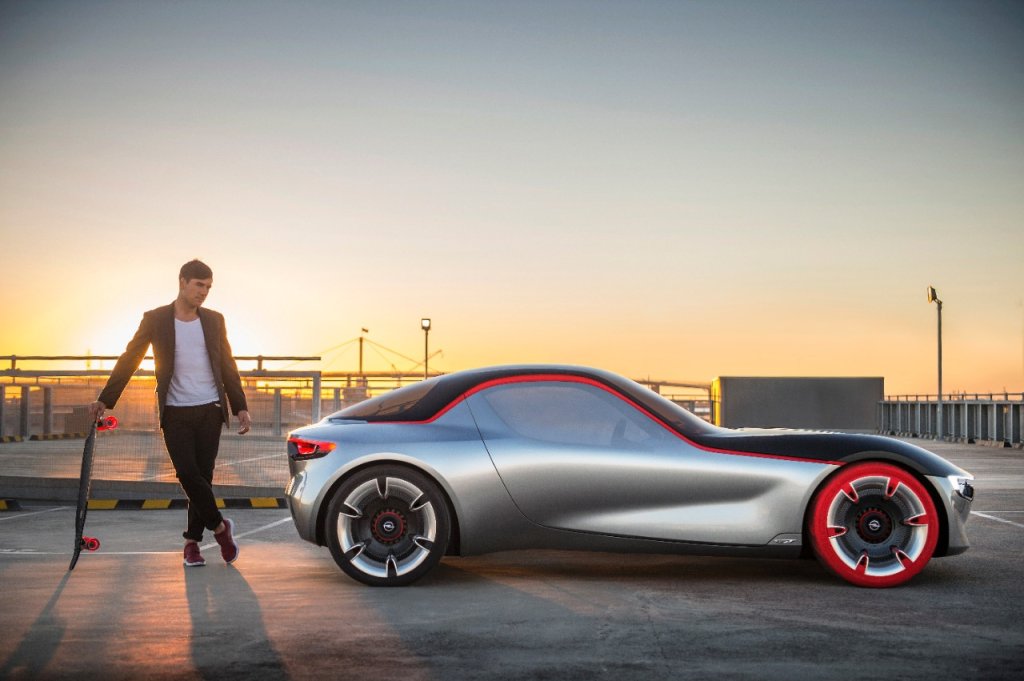 Opel GT Concept е напълно независимо творение без никакви знаци за търсене на ретро дизайн