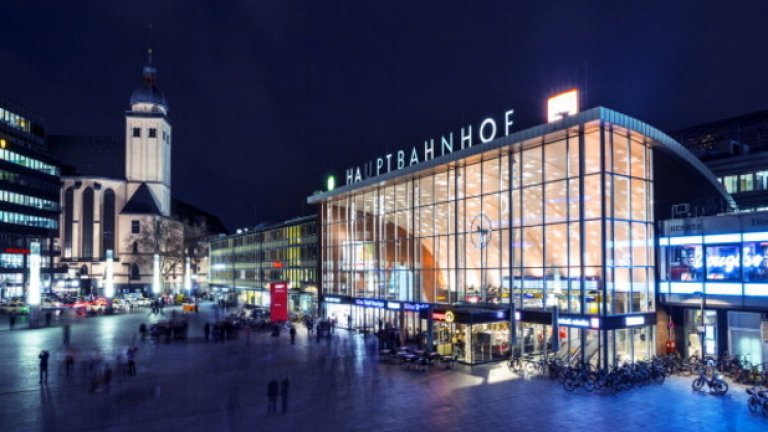 Площадът пред централната гара в Кьолн се превърна в арена за стотици сексуални посегателства срещу жени в нощта на Нова година