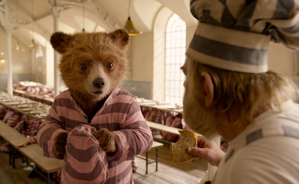 \"Падингтън 2\" (\"Paddington 2\") 
Говорещо мече се опитва да купи подарък за стогодишната си леля, но отива в затвора. Там обаче открива радостта от нова техника за правене на сладко за сандвичи, която дори строгият готвач одобрява. Не просто добра