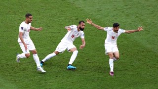Иран стигна до късна и много трудна победа с 2:0