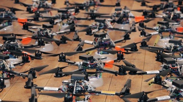 Практически невъзможно е да се регулира използването на дроновете, които днес се смятат за забавна и достъпна играчка от стотици хиляди американци
