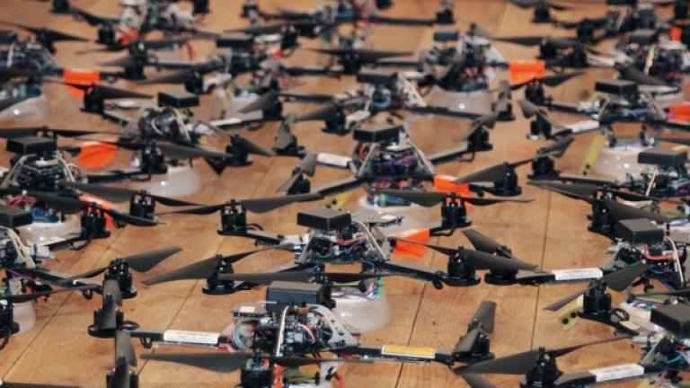 Практически невъзможно е да се регулира използването на дроновете, които днес се смятат за забавна и достъпна играчка от стотици хиляди американци