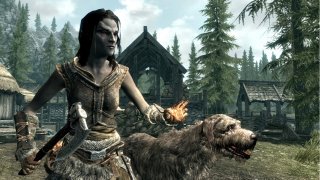 Skywind (мод на The Elder Scrolls V: Skyrim)
Много малко модове са успели да се разраснат по размер и обхват така, както направи това The Elder Scrolls Renewal Project. Мащабната инициатива на голям екип фенове си постави за задача да преработи всяка част от класическата ролева поредица. Проектът се превърна в истинска кауза, която продължава да расте и да се развива дори през 2018 г.
Skywind вероятно е най-известният от всички създадени варианти. Както подсказва името му, целта тук е съвременна преработка на The Elder Scrolls III: Morrowind, която излезе още през 2002 г. Това става с помощта на по-модерния енджин на The Elder Scrolls V: Skyrim. По мода работят над 70 доброволци, които създават напълно нови модели, текстури, куестове и дори геймплей елементи. Записани наново са над 70 000 реплики за диалози, които спомагат за неповторимата атмосфера на това фентъзи приключение.