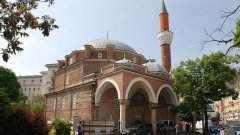 Джамиите и католическите храмове у нас отмениха общите молитви