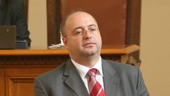 Парламентарният секретар на ДПС Четин Казак съобщи, че не настояват за забрадки за мюсюлманки при снимките за новите паспорти