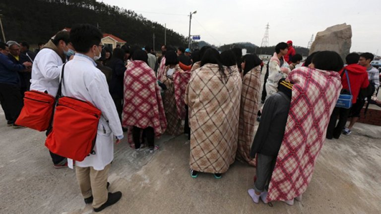 Ферибот с ученици потъна край Южна Корея