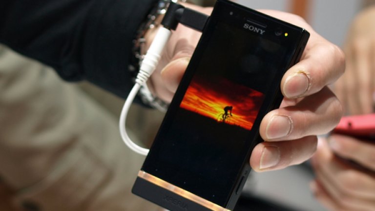 Xperia™ U - прозрачната лента стана оранжева.
