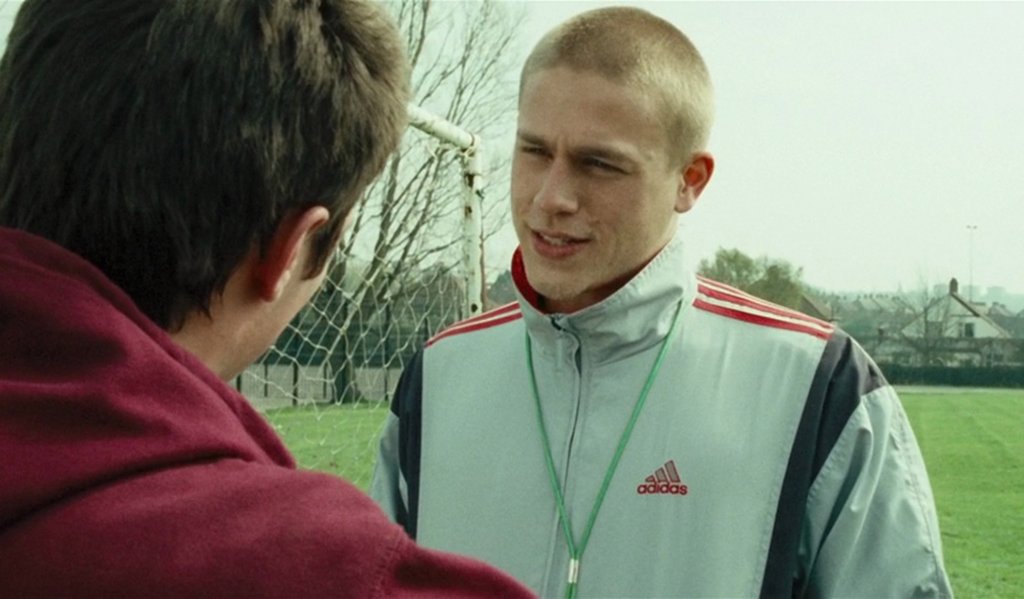 "Хулиганите от зелената улица" (Green Street Hooligans), 2005В ролята на Пийт Дънхам, който е треньор и главатар на местна група футболни хулигани на Уест Хам в Лондон.