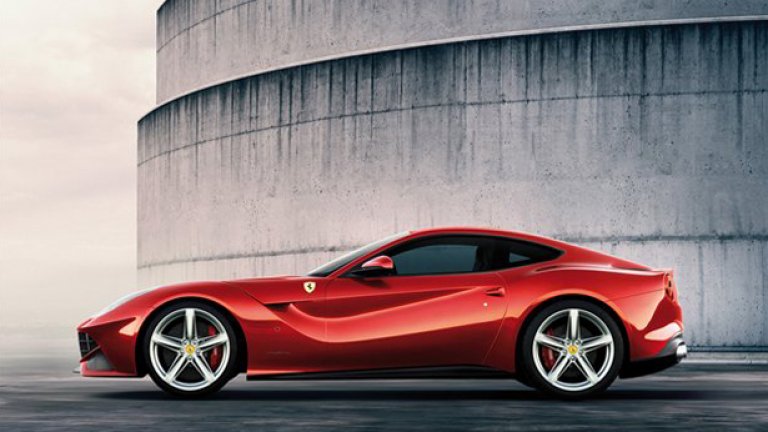 Дизайнът е дело на Pininfarina