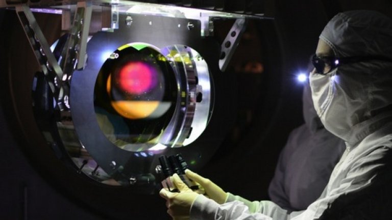 Възможно ли е да "впрегнем" гравитационните вълни за практическа употреба тук, на Земята? Възможно ли е новите открития за тъмната материя да ни помогнат не само да измерваме гравитационните полета, но и да ги манипулираме?