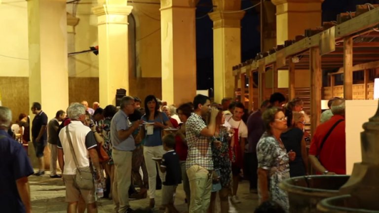 Италианският фестивал Stragusto е в град Трапани, Сицилия. Тук можете да опитате средизменоморски деликатеси, но също така и кухня от Гърция, Мароко и Събрия. Ще се състои между 23-ти и 26 юли 