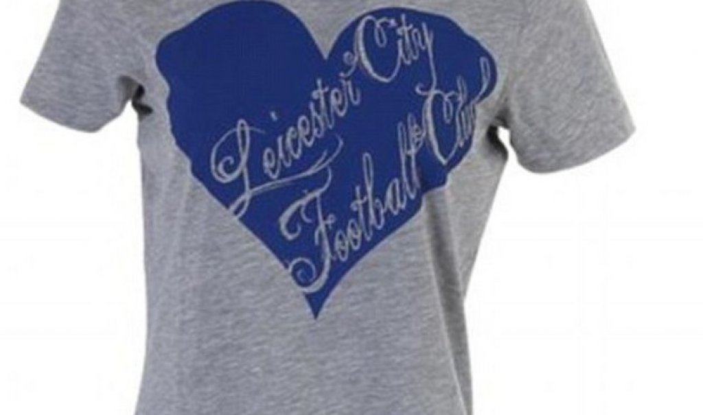 Подарък за феновете на Лестър - тениска за Деня на влюбените. Те със сигурност мислят за титлата.