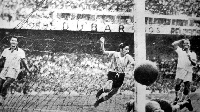 
10. Бразилия, 1950
Първите световни финали след края на Втората световна 

война. Бразилия е домакин и всички очакват титла за 

"селесао". В последния двубой бразилците се нуждаят 

от равенство срещу Уругвай, за да вдигнат световната 

купа, но губят с 1:2. Шампионатът ще се запомни и с 

шокиращата победа на САЩ над Англия.