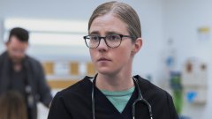 Дийрдън е дъщеря на Брайън Кранстън и звезда от The Pitt