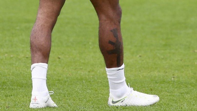 От "Майки против оръжията" поискаха футболистът да заличи новата си татуировка.