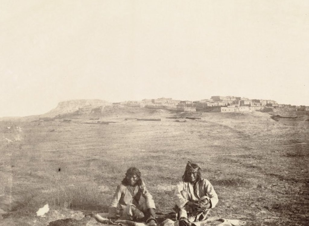 880px-Ancient_Pueblo_Town_of_Zuni,_Western_New_Mexico_(cropped)