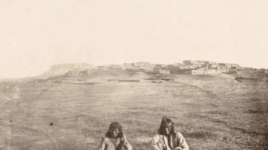 880px-Ancient_Pueblo_Town_of_Zuni,_Western_New_Mexico_(cropped)