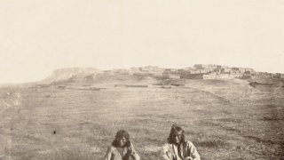 880px-Ancient_Pueblo_Town_of_Zuni,_Western_New_Mexico_(cropped)