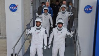 А на самия Мъск му се наложи да гледа излитането от дома си...