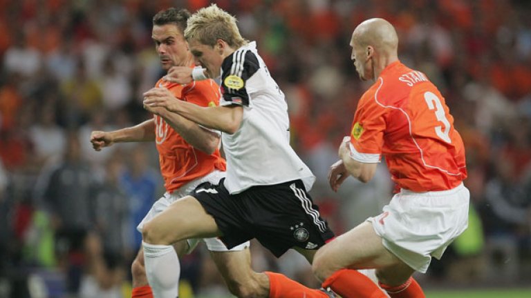 Бастиан Швайнщайгер игра за Германия и в предишната среща с Холандия на Европейско първенство през 2004, когато двата отбора завършиха 1:1 в груповата фаза, а напред продължиха "лалетата"