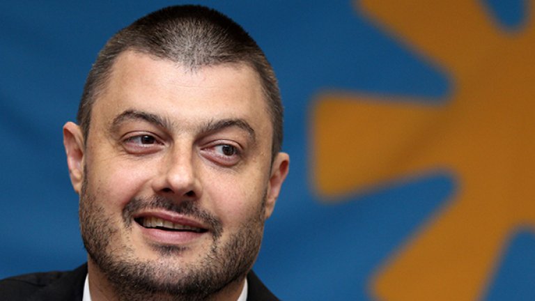 Ето какво според създателите на новия проект е необходимо, за да е той наистина консервативен:
Първо ударна доза Бареков, който оставя България в ръцете на цензурата и се захваща да бори либералите