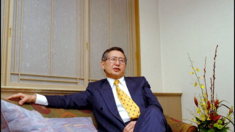 Алберто Фуджимори 
 Алберто Фуджимори е президент на Перу в продължение на 10 години – между 1990 г. и 2000 г. Той се ползва с висок рейтинг и значително помага за икономическото възстановяване на страната – това е едната страна на монетата. Тъй като е от японски произход, президентът бяга в Токио, след като разследването за корупция срещу него е разсекретено и става публично достояние. 
 В продължение на 5 години той живее в „изгнание“, а междувременно опитва да подаде оставка, но парламентът отказва и започва отделна процедура по импийчмънт. Япония обаче отказва да предаде Фуджимори на Перу. Многобройните искания за екстрадиция на прокурорите в Лима не са уважени, но самият президент прави грешката да посети Чили, където е задържан и предаден на правосъдието в Перу. 
 Делата срещу него започват през 2007-ма година. Той е осъден на 7 години и половина затвор заради източване на държавни пари, на 6 години затвор заради корупция и вземане на подкупи. Обвинен е също в погазване на човешките права, убийства и отвличане, заради което е осъден на 25 години затвор. Последното се свързва с потушаването на маоистката бунтовническа организация „Сендеро Луминосо“.
 Семейството му прави многократни опити да издейства помилване на Фуджимори, тъй като в затвора здравословното състояние на възрастния мъж значително се влошава. Той така и не успява да се измъкне от затвора.