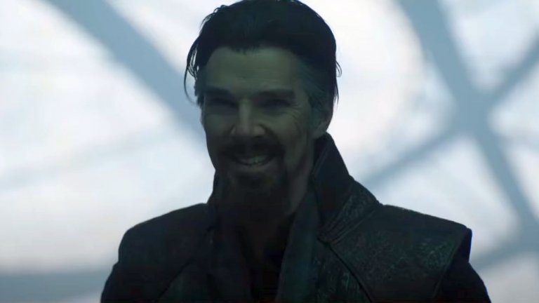 „Доктор Стрейндж в Мултивселената на лудостта“ (Doctor Strange in the Multiverse of Madness, 2022)
Действието се задвижва от отчаяния опит на Уанда Максимоф (Алената вещица) да използва забранената книга „Даркхолд“, за да намери вселена, в която може да бъде със своите деца, дори с цената на унищожението на други светове. Филмът е изключително важен за сюжета напред, защото въвежда концепцията за „врязванията“ -  катастрофални сблъсъци на цели измерения, които заплашват да заличат реалността. Тук виждаме за първи път Рийд Ричардс от Илюминатите, както и мистериозното отпътуване на Стрейндж да поправи щетите във времепространството.