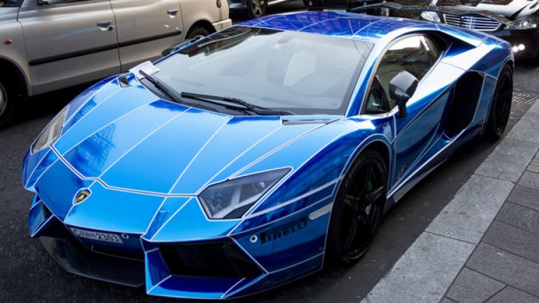 Aventador в цвят по поръчка и с глоба за паркиране, пак пред Harrods