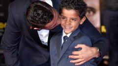Малкият Роналдо вече заприличва на баща си и на футболния терен