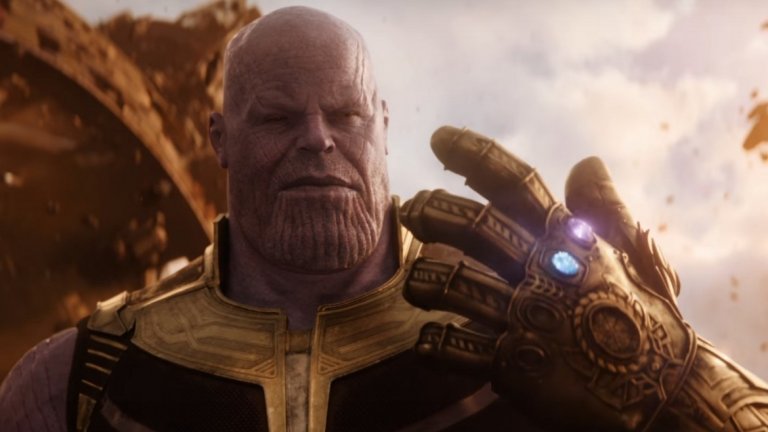 Танос избива половината от живите същества във вселената в Avangers: Infinity War.