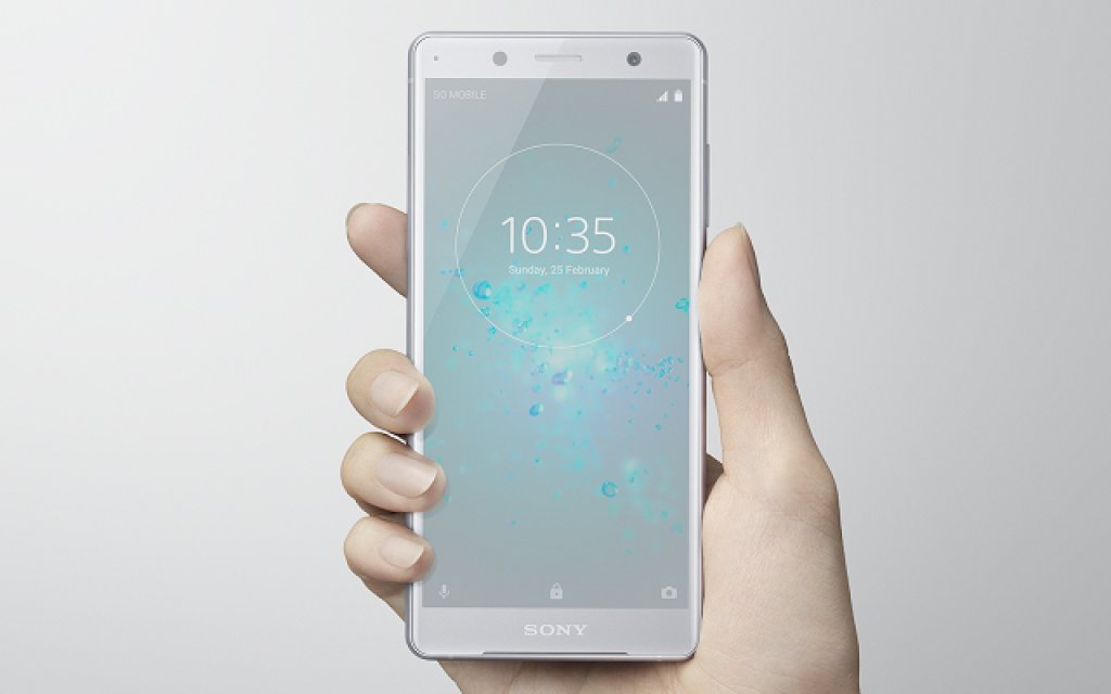 Xperia_XZ2 Compact_White Silver_InHand