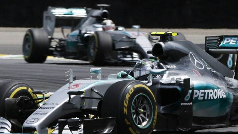 Само пилотите на Ferrari завършиха в обиколката на двамата пилоти на Mercedes