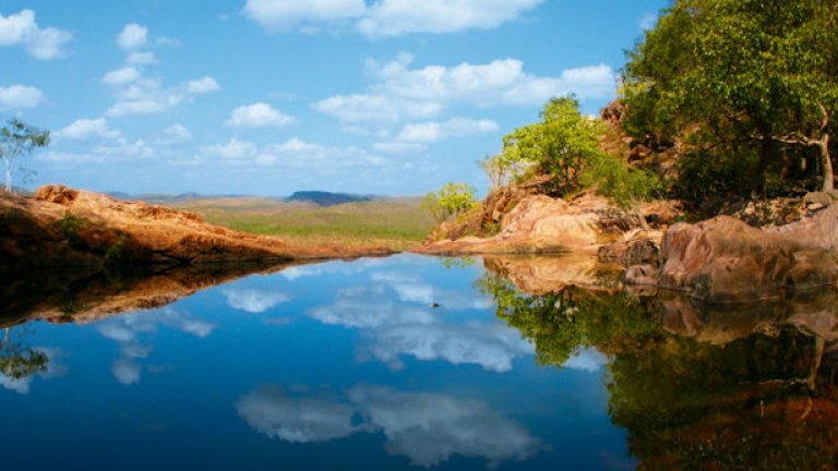 Гънлом в австралийския национален парк Какаду е магическа комбинация между водопад и кристално чист естествен басейн