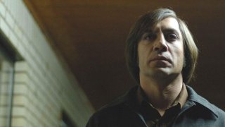 Джоел и Итън Коен следват строго структурата и духа на романа на живия американски литературен класик Кормак Маккарти.