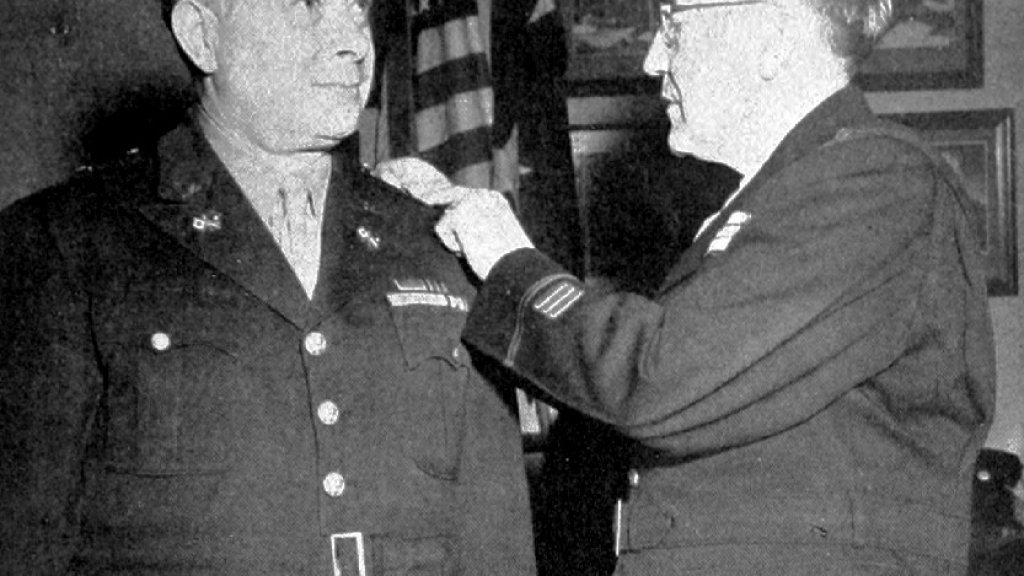 David_Sarnoff_becomes_brigadier_general_1945
