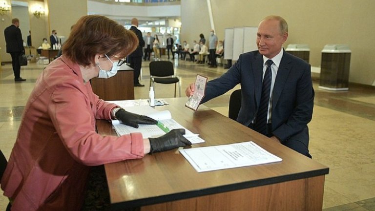 Руската опозиция разкритикува остро резултатите от референдума, като отбеляза, че Путин иска да стане "президент до живот"