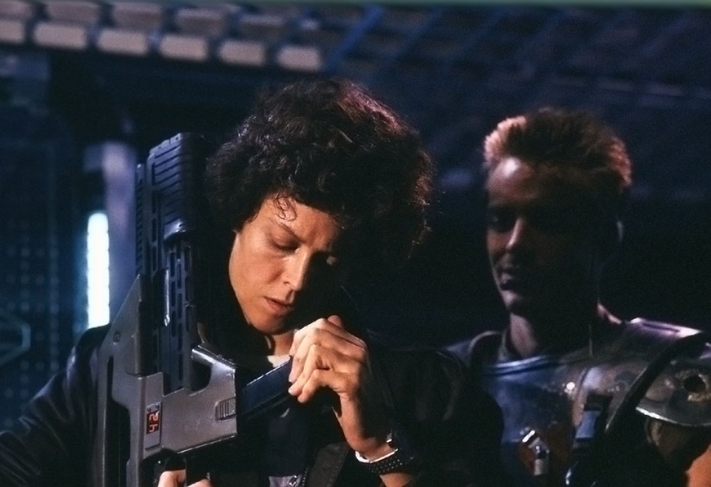 5. Елън Рипли от \"Alien\" 
Докато обмисля да предложи ролята на Мерил Стрийп, Ридли Скот е същисан от образа на Сигорни Уийвър в високи ботушки, която влита в офиса му с половин час закъснение за прослушването си. 