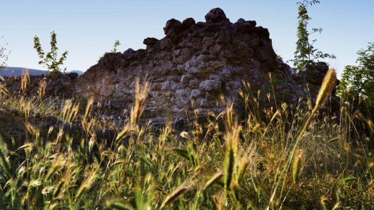 Голяма част от крепостните стени и кулите са запазени до днес, като височината им достига до над 3 метра.