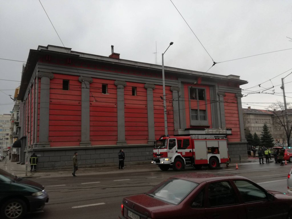 Гори покривът на Син Сити