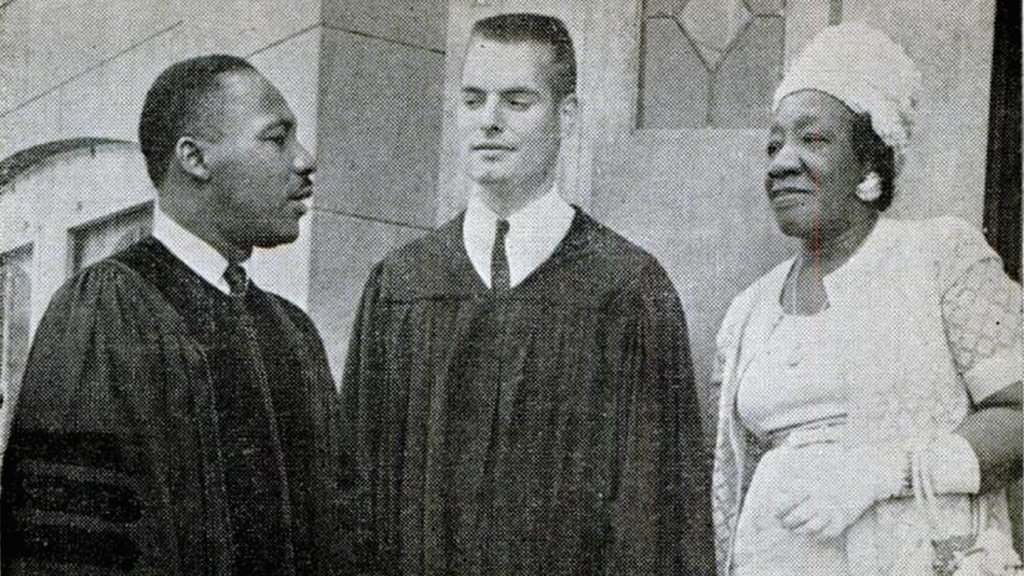 Martin_Luther_King,_Henry_Elkins,_and_Alberta_Williams_King_at_Ebenezer,_1962